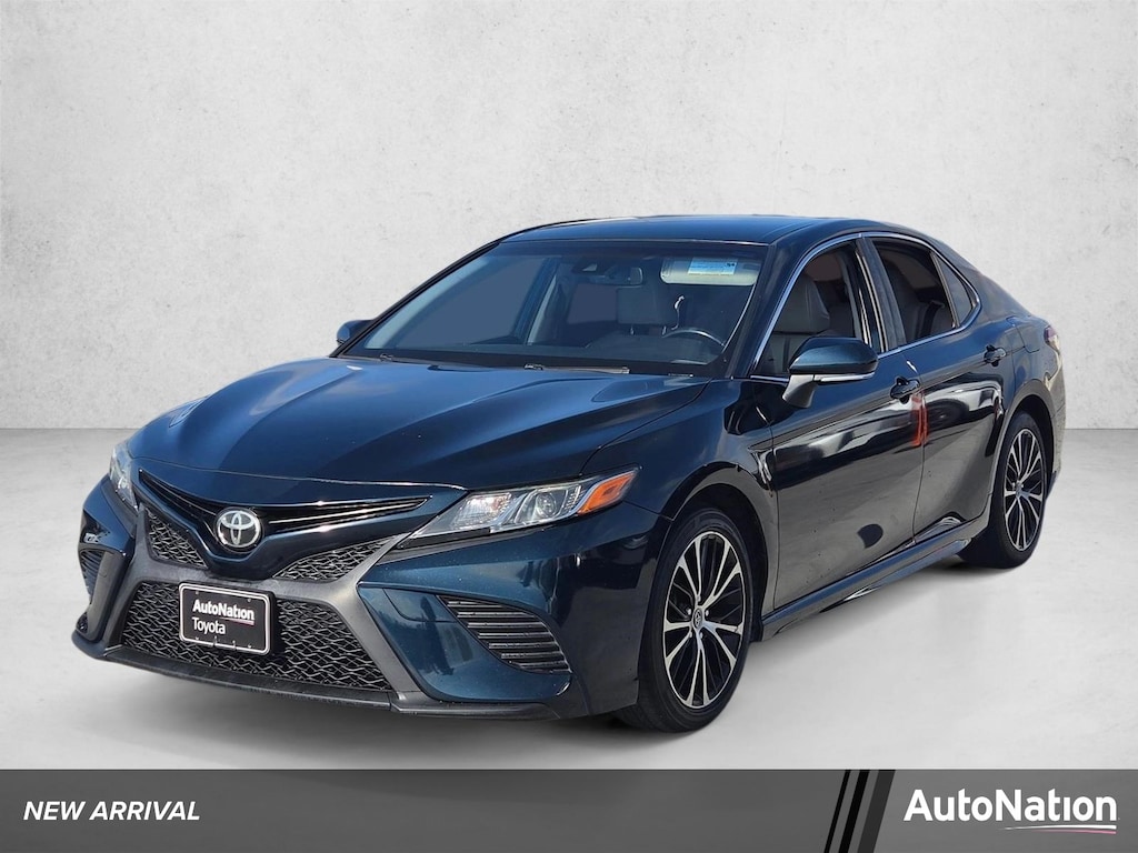 Used 2018 Toyota Camry SE Sedan