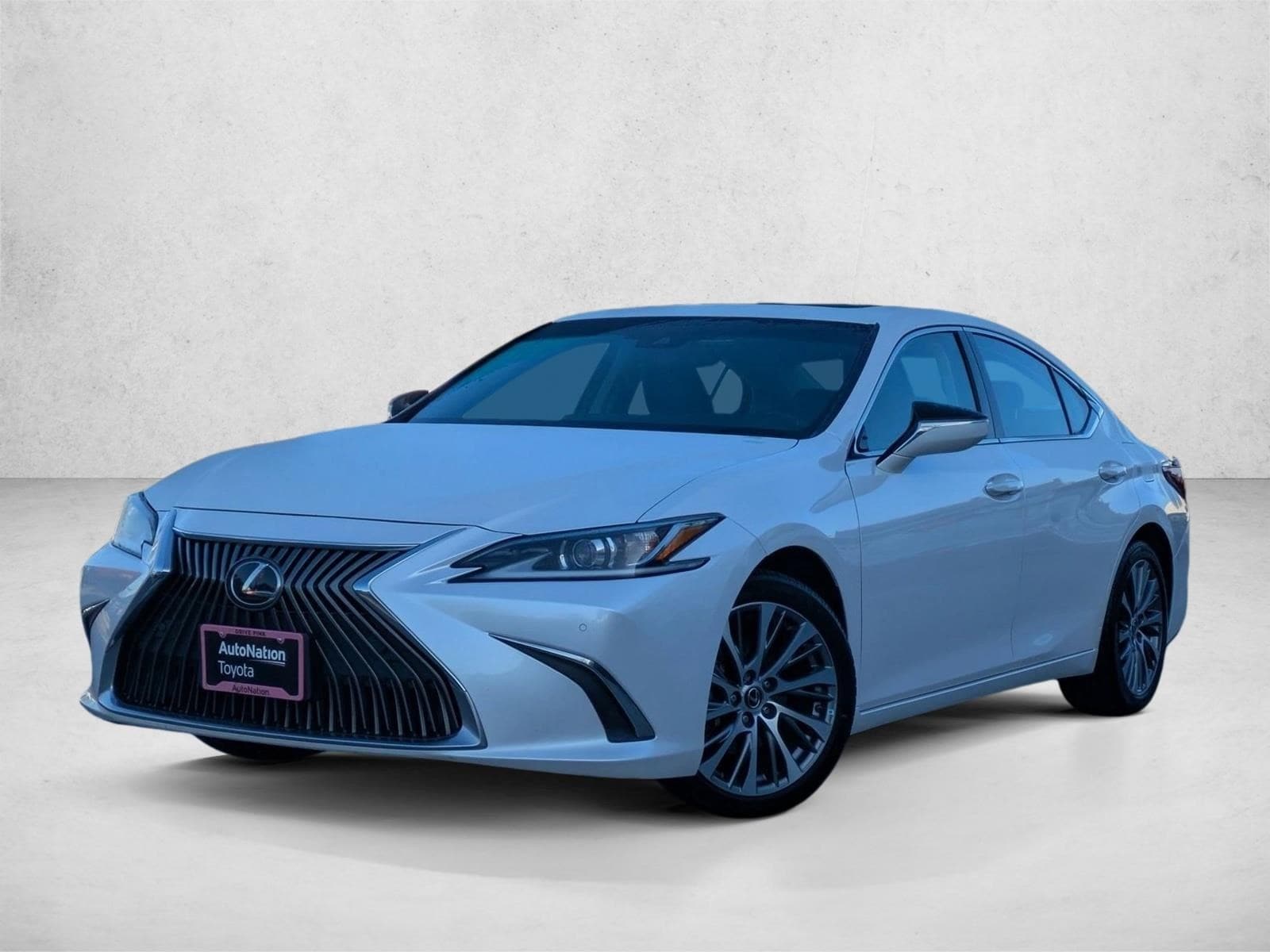 2020 Lexus ES 350's photo