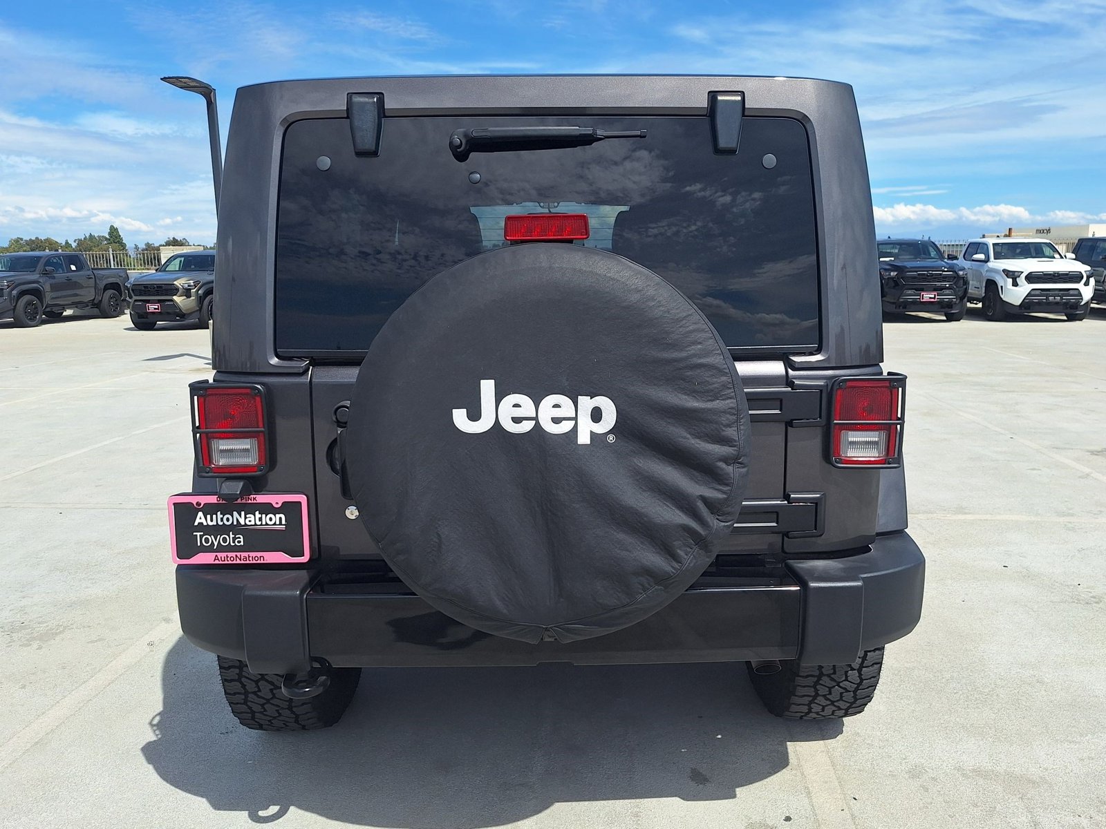 2018 Jeep Wrangler JK Unlimited Sahara 4x4 photo 6