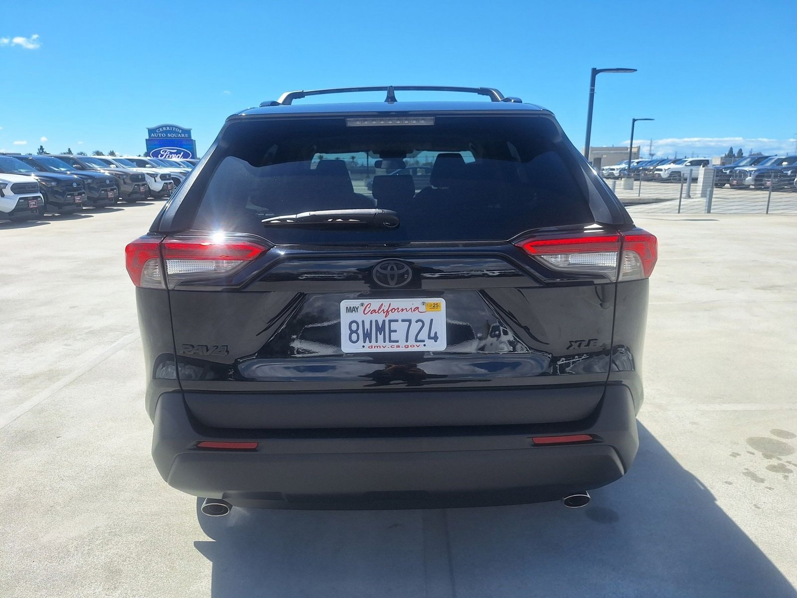 2021 Toyota RAV4 XLE photo 6