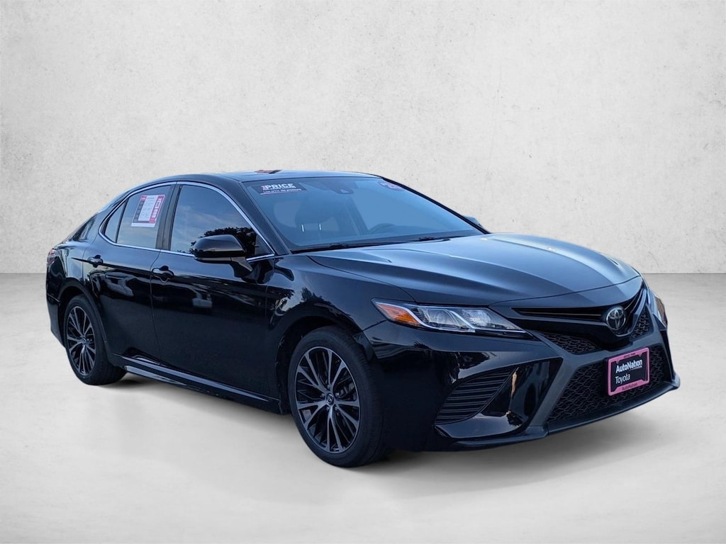 Used 2020 Toyota Camry SE Sedan