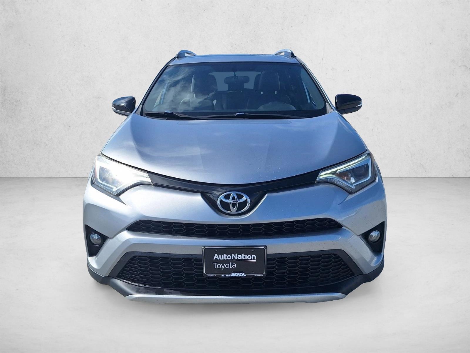 2016 Toyota RAV4 SE photo 2