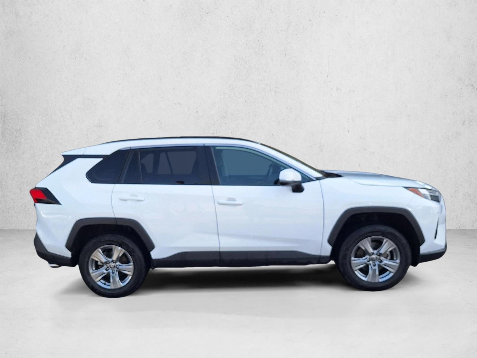 2024 Toyota RAV4 XLE photo 4