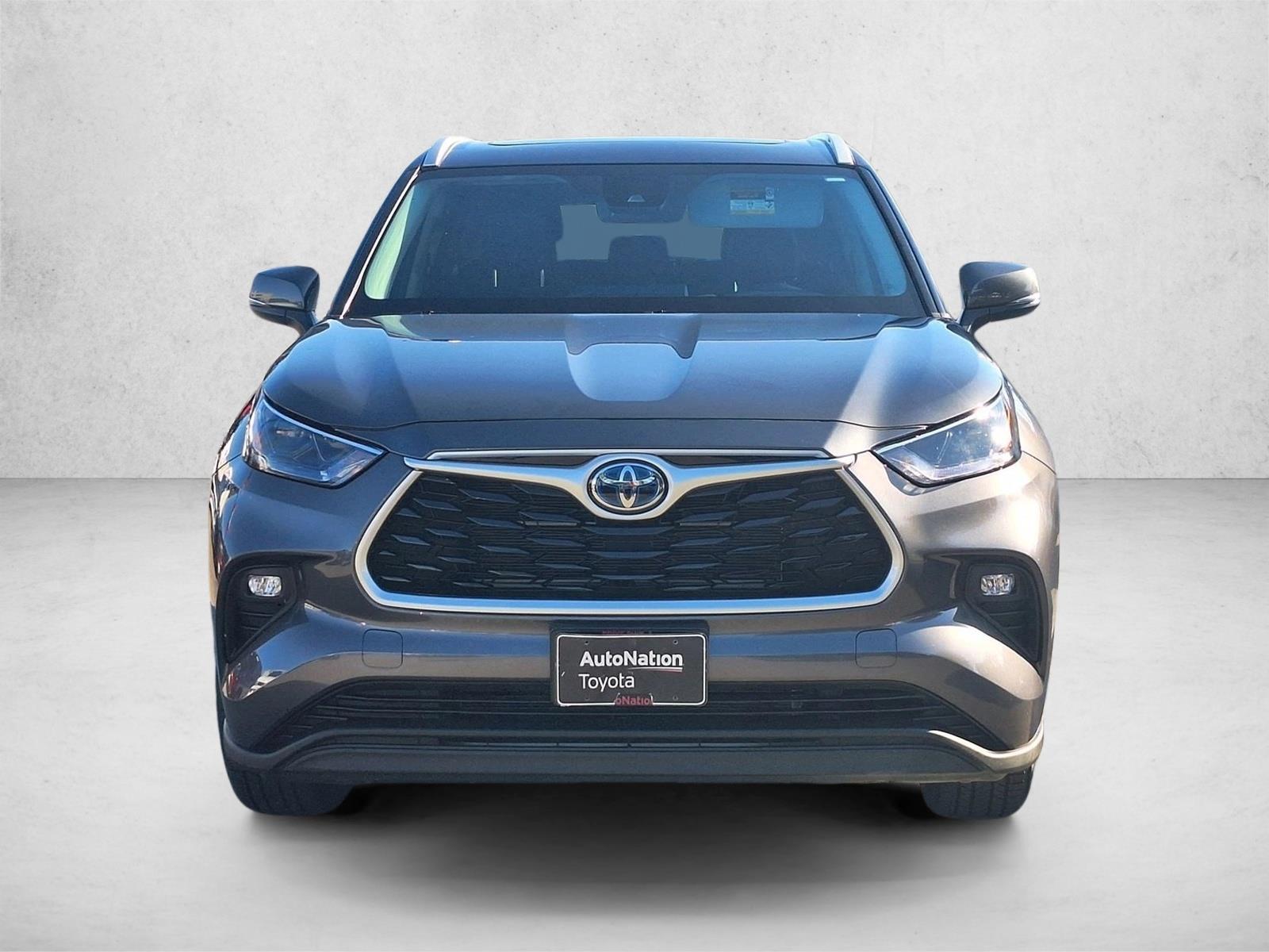 2022 Toyota Highlander Hybrid XLE photo 3