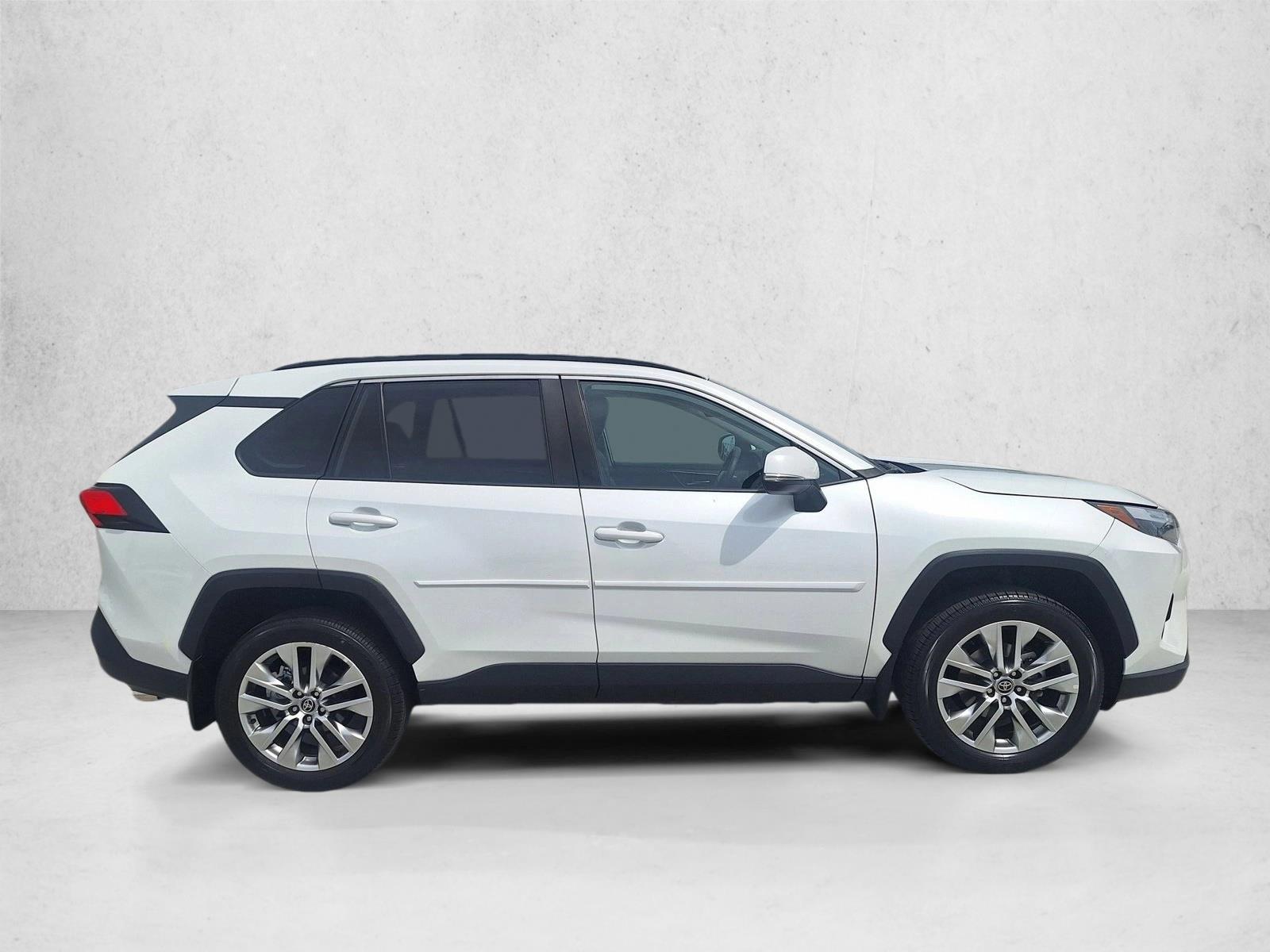 2023 Toyota RAV4 XLE Premium photo 4