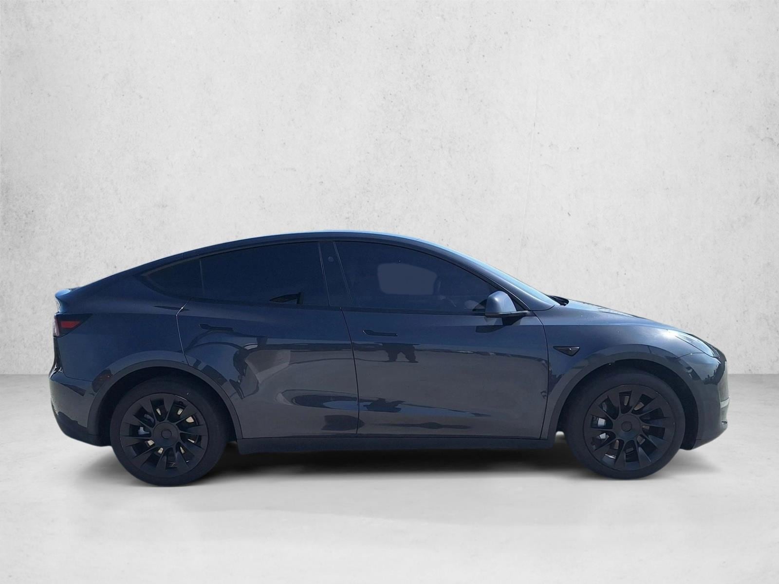 2024 Tesla Model Y Long Range photo 3