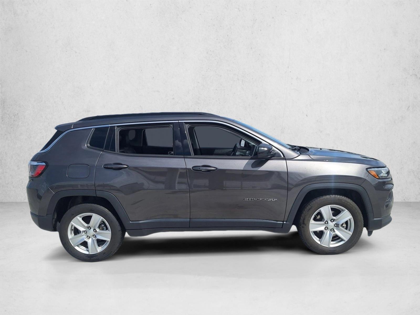 2022 Jeep Compass Latitude photo 4