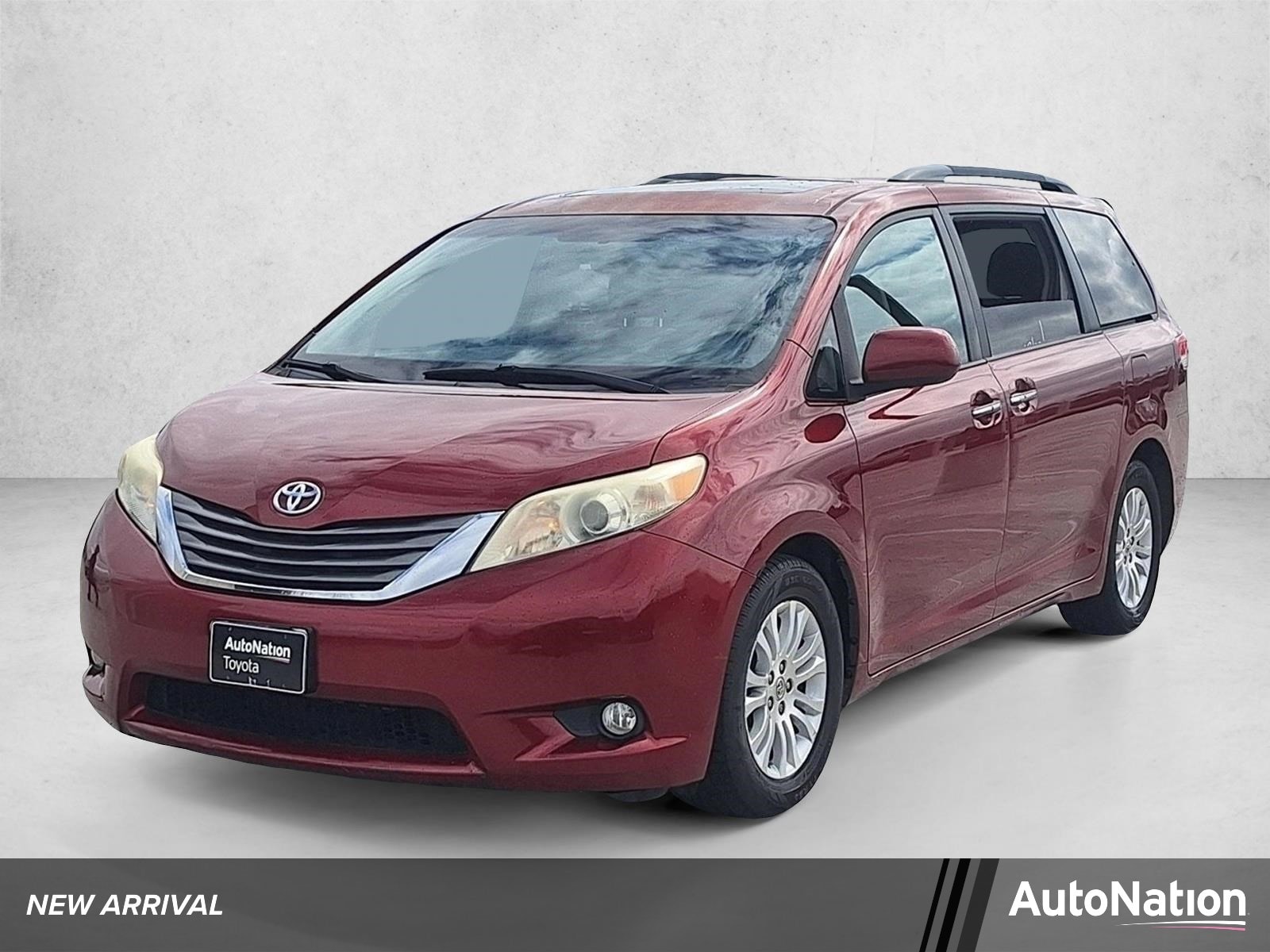 2012 Toyota Sienna XLE V6 8-Passenger's photo