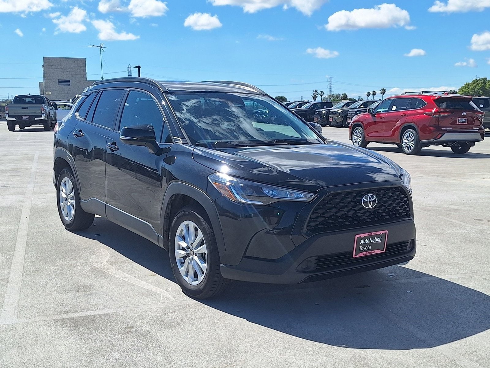 2024 Toyota Corolla Cross LE photo 3