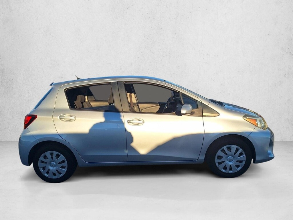 Used 2017 Toyota Yaris 5-Door L Hatchback