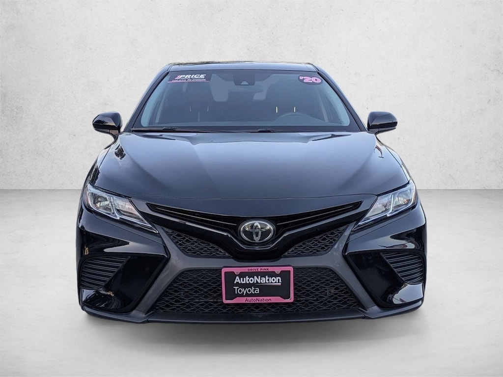 Used 2020 Toyota Camry SE Sedan