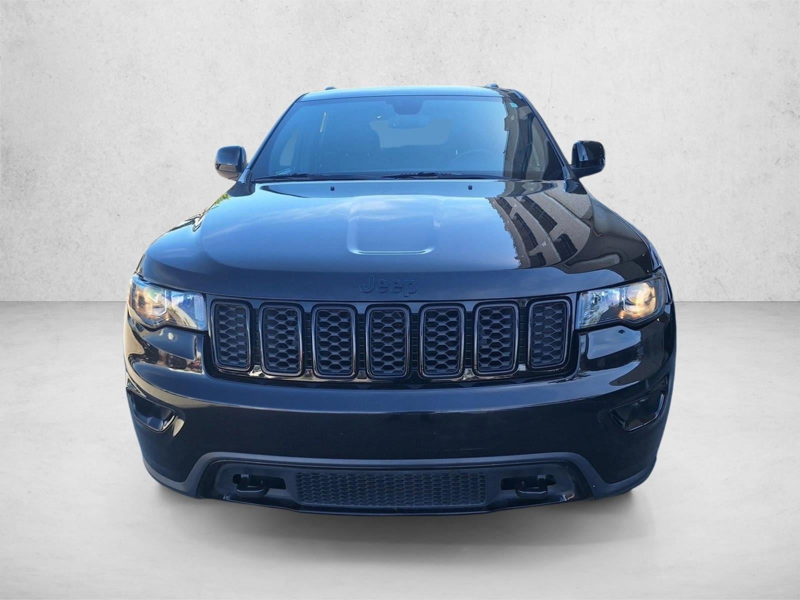 2018 Jeep Grand Cherokee Laredo 4x4 photo 2