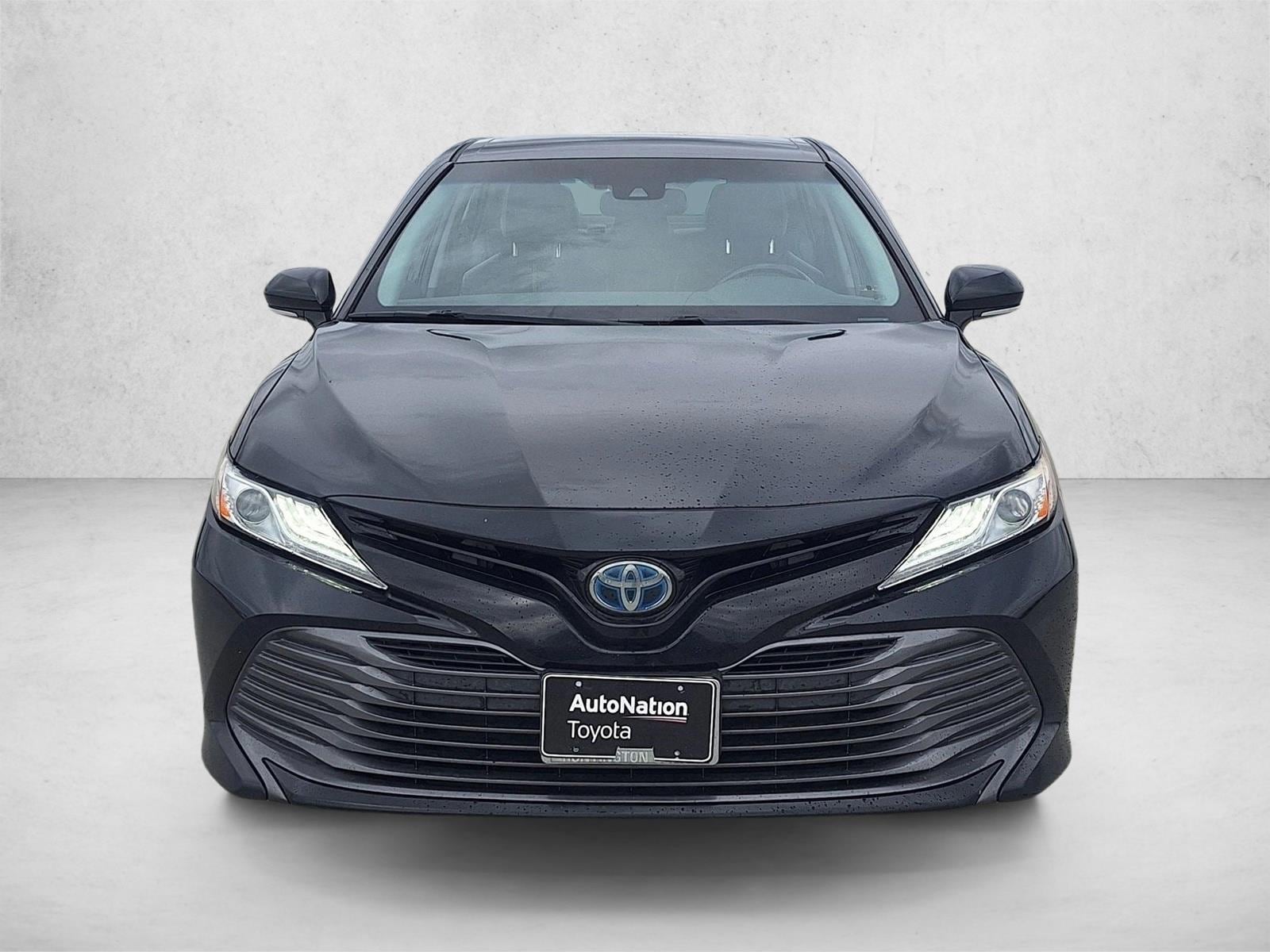 2020 Toyota Camry Hybrid XLE photo 2