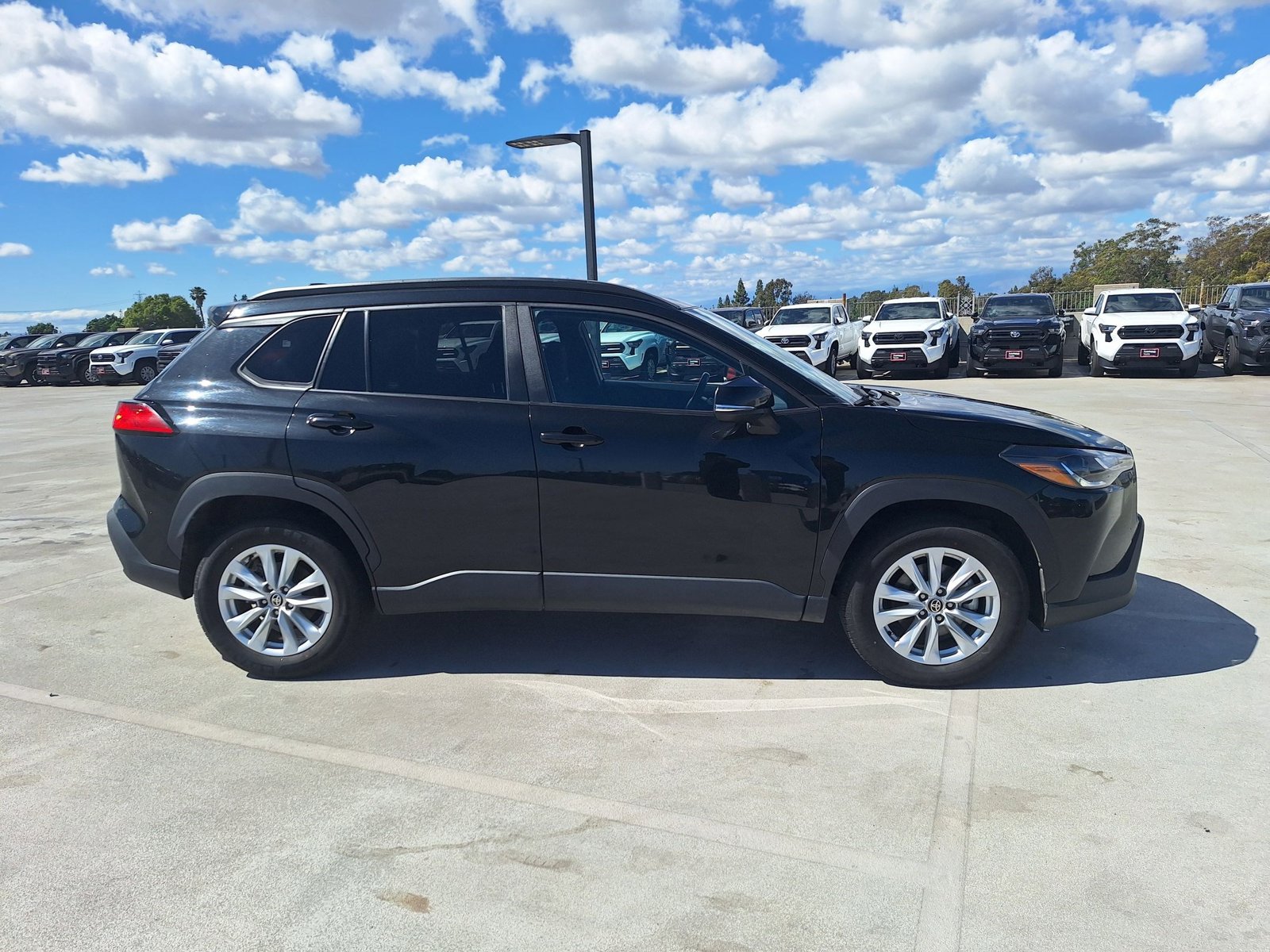 2024 Toyota Corolla Cross LE photo 4