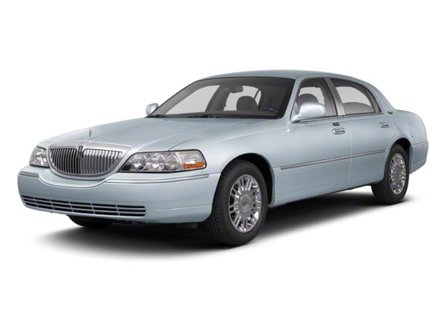 2011 Lincoln Town Car Signature Limited's photo