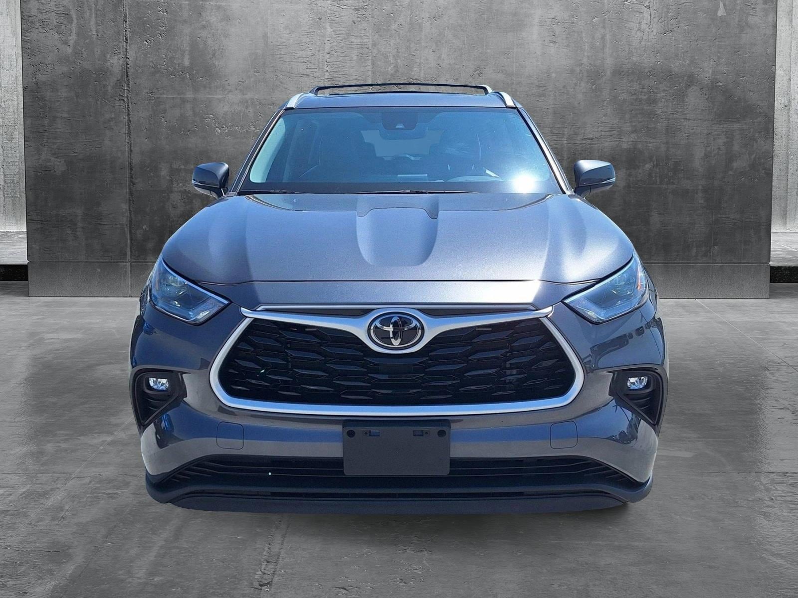Certified 2022 Toyota Highlander XLE with VIN 5TDHZRAH4NS556799 for sale in Cerritos, CA