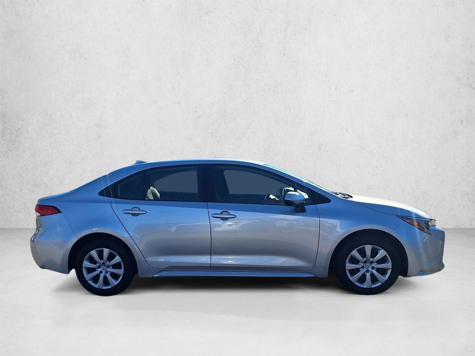 2022 Toyota Corolla LE photo 4