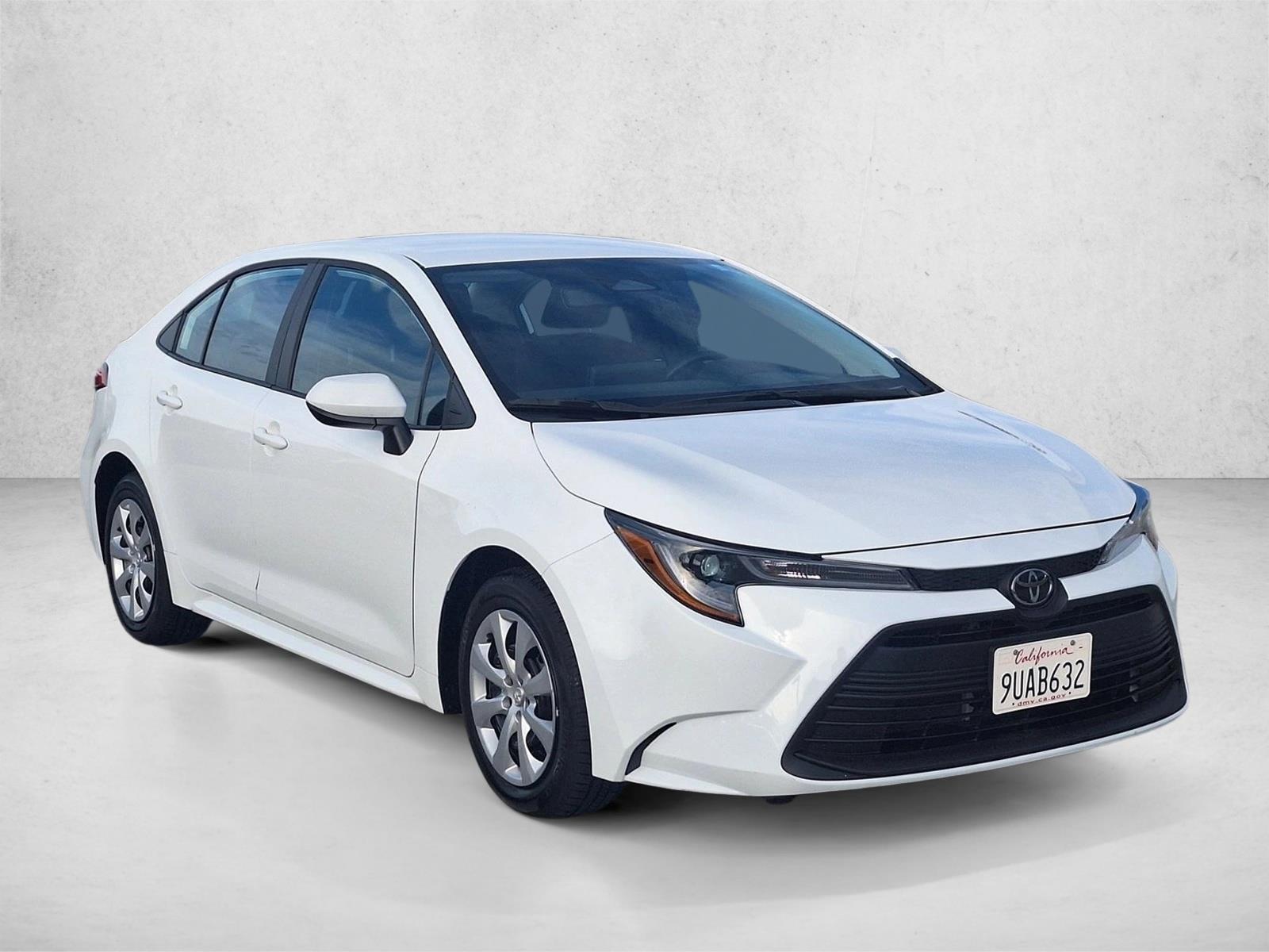 2025 Toyota Corolla LE photo 2