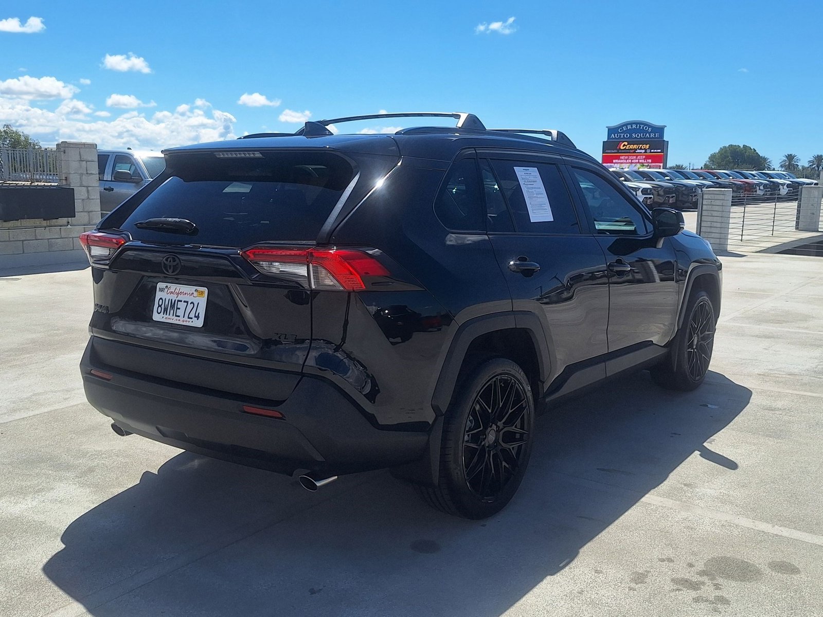 2021 Toyota RAV4 XLE photo 5