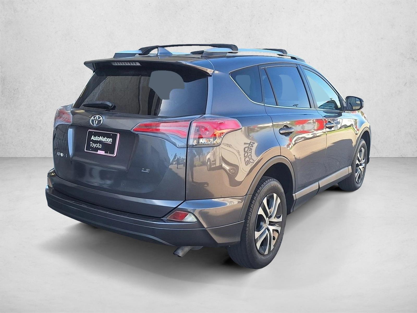 2016 Toyota RAV4 LE photo 5