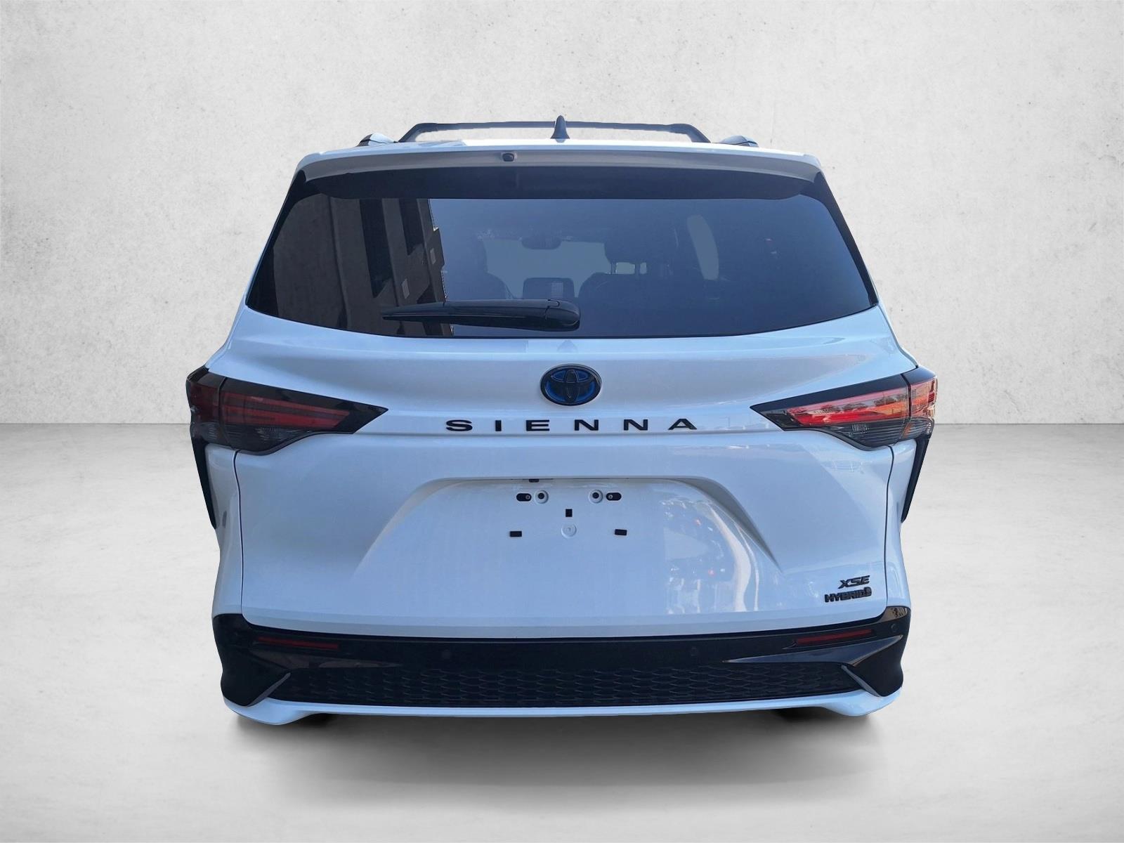 2024 Toyota Sienna XSE 7 Passenger photo 6