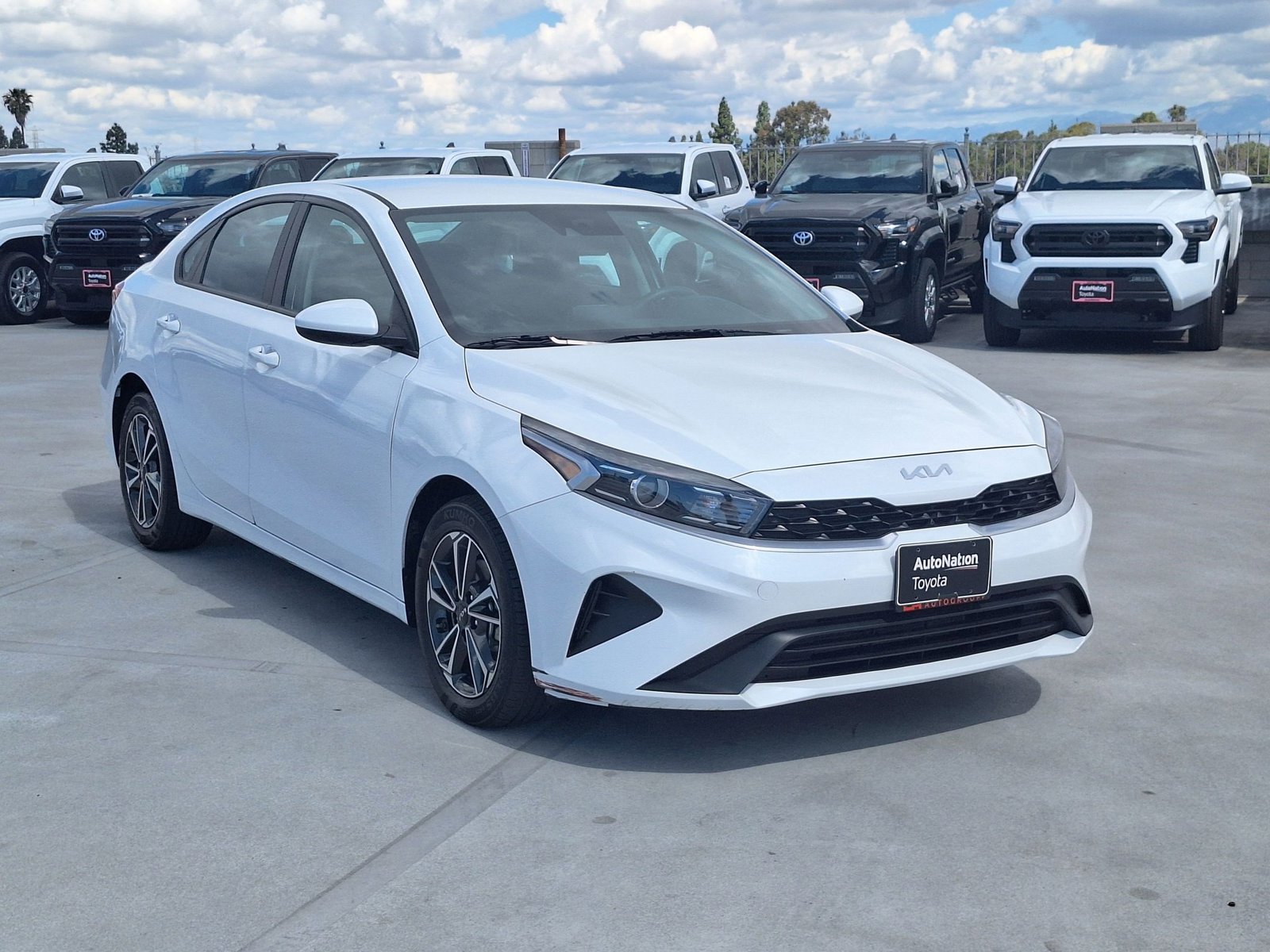 2023 Kia Forte LXS photo 3