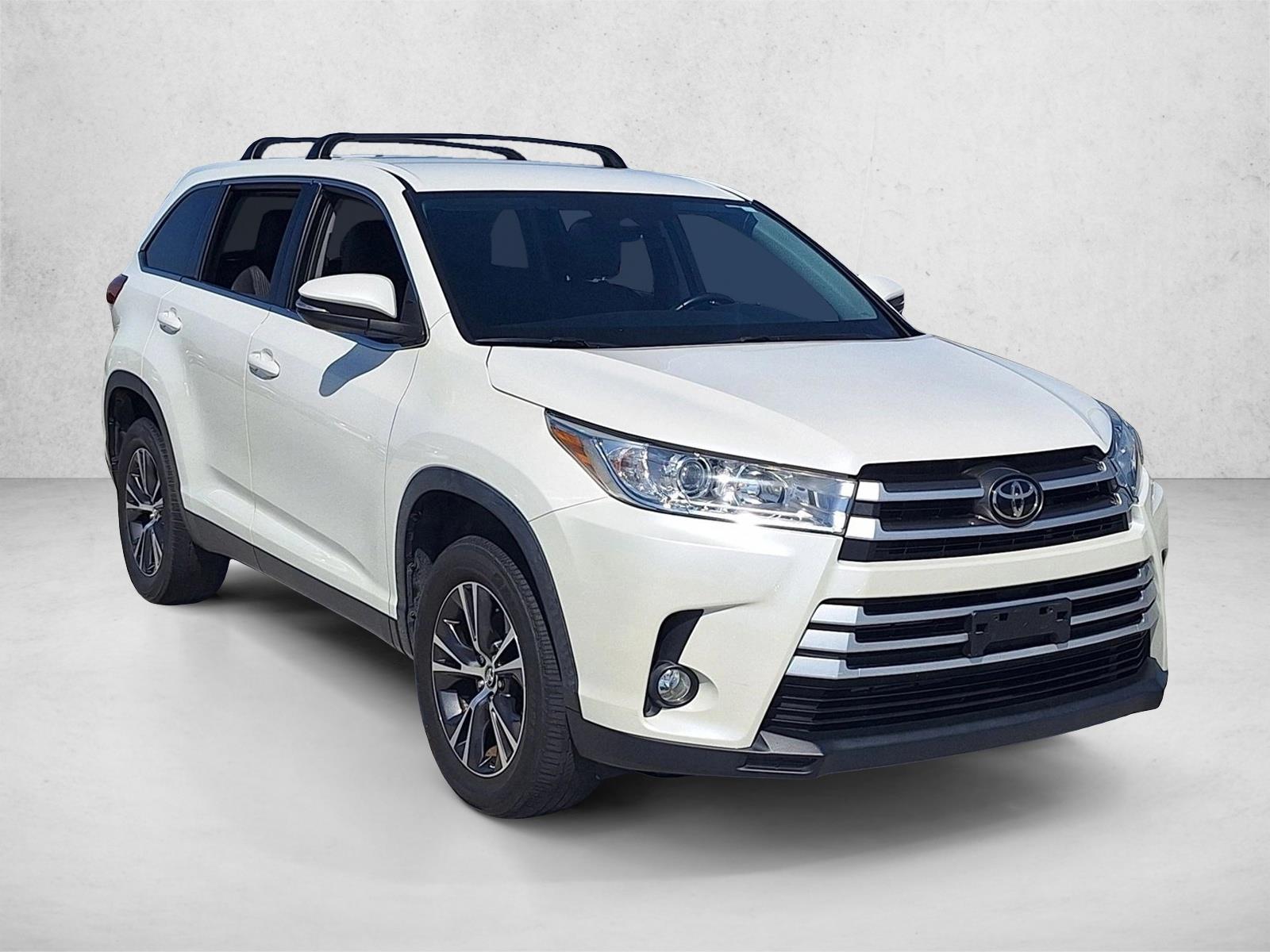 2019 Toyota Highlander LE Plus V6 photo 3
