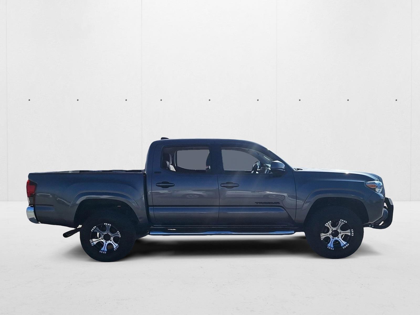 2020 Toyota Tacoma SR5 photo 4
