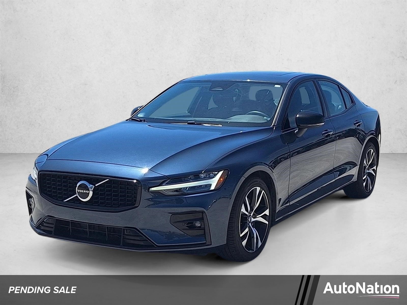 2024 Volvo S60 B5 Core Dark Theme's photo