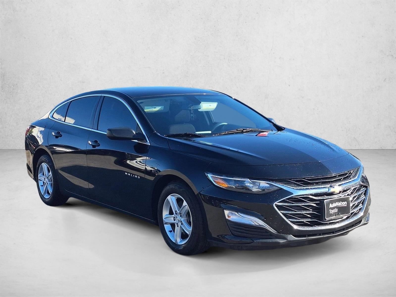 2021 Chevrolet Malibu photo 3