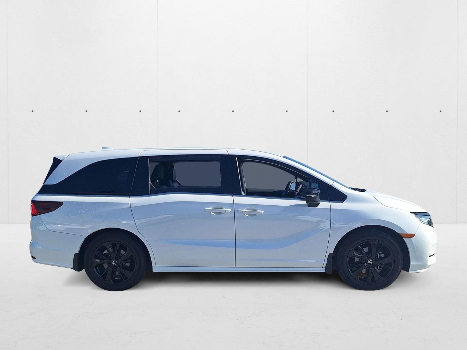 2023 Honda Odyssey Sport photo 2