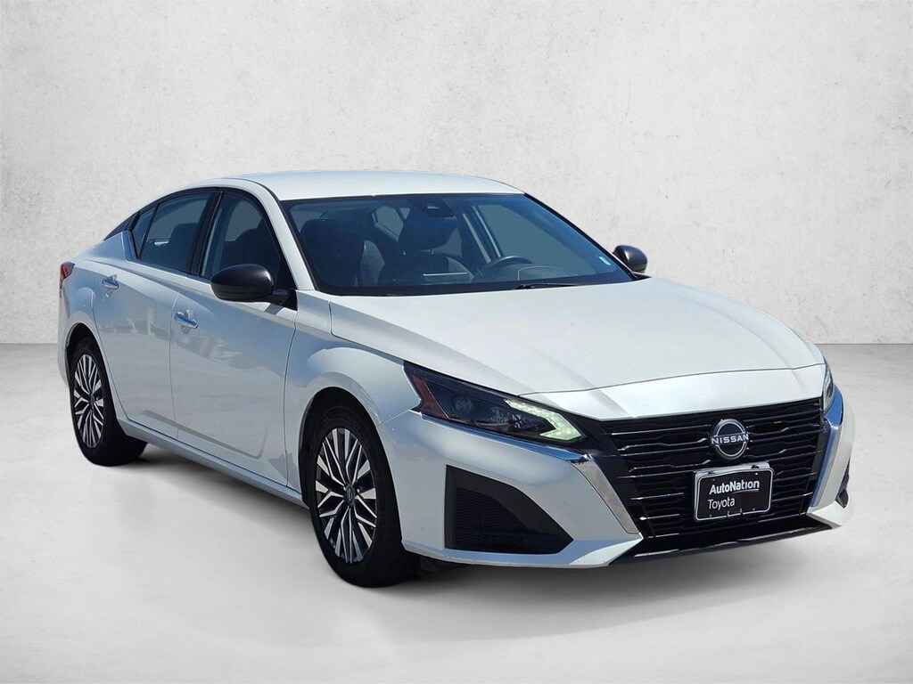 Used 2024 Nissan Altima 2.5 SV Sedan