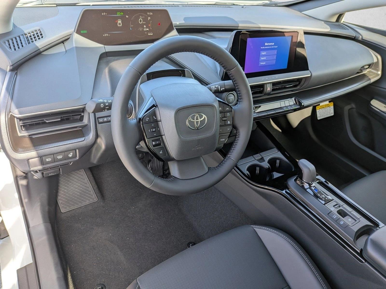 2025 Toyota Camry SE photo 3
