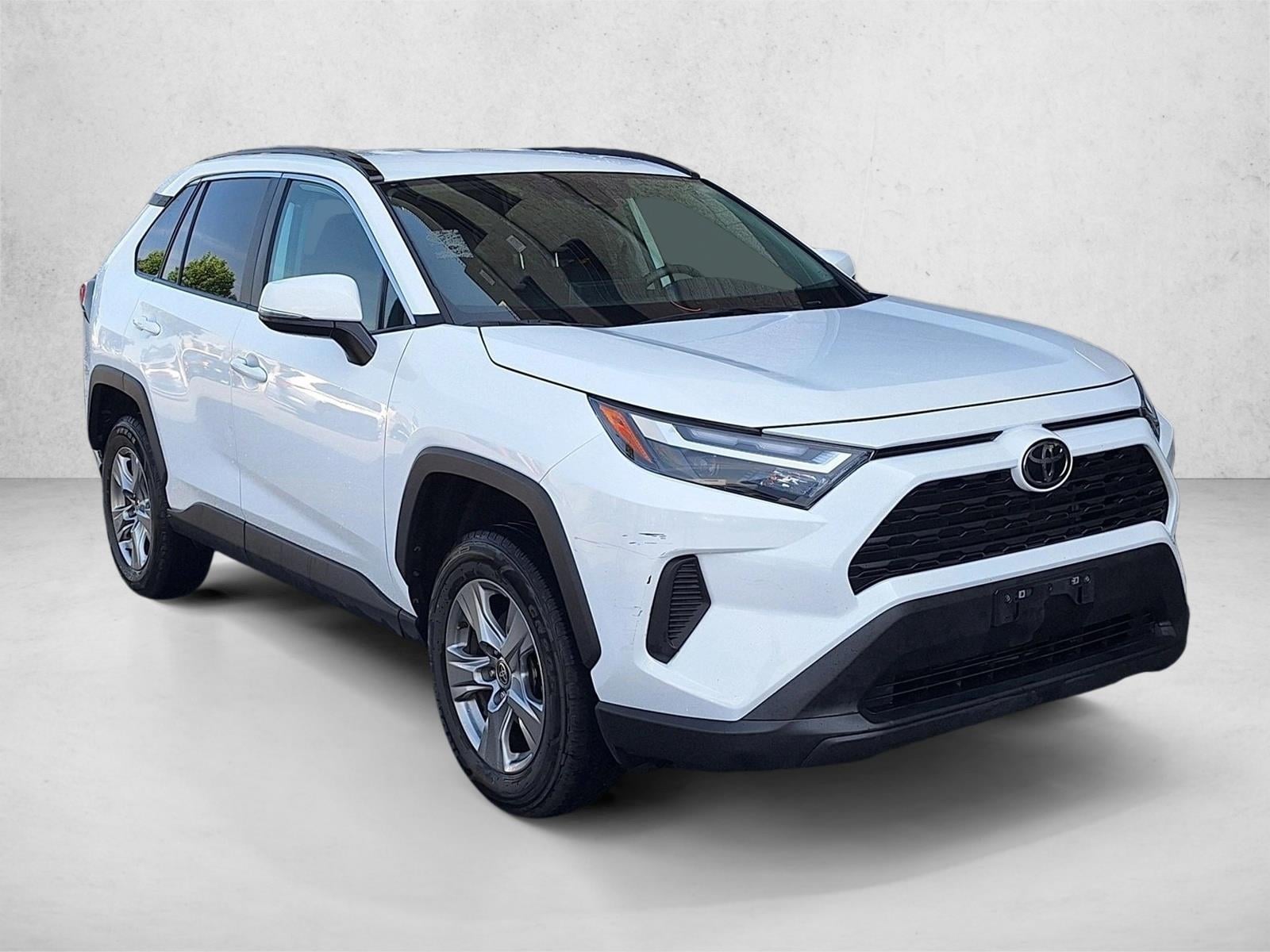 2024 Toyota RAV4 XLE photo 3