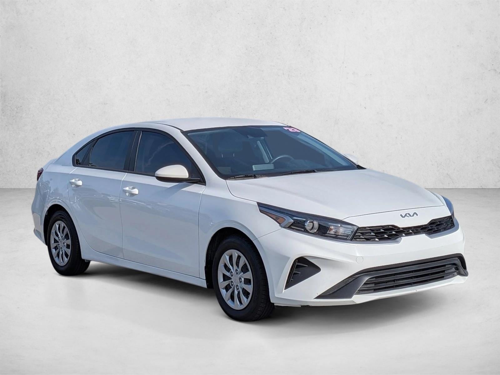 2023 Kia Forte LX photo 3