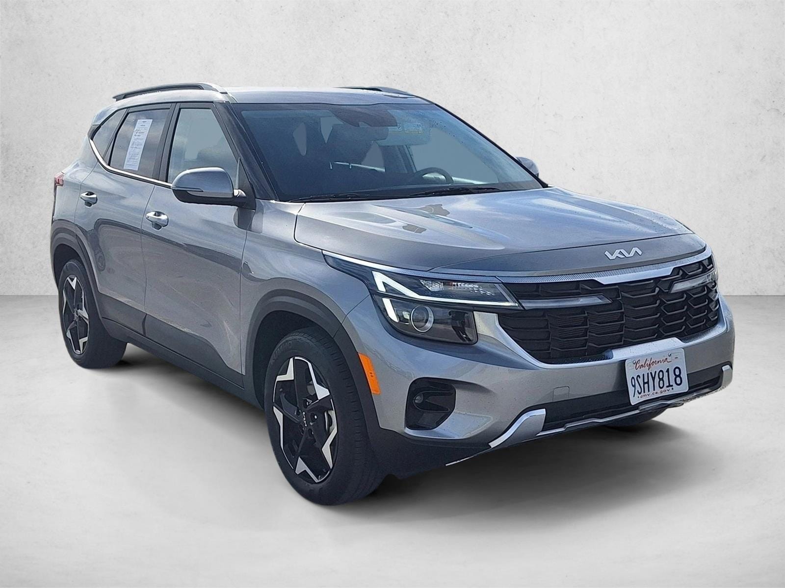 2025 Kia Seltos S photo 3