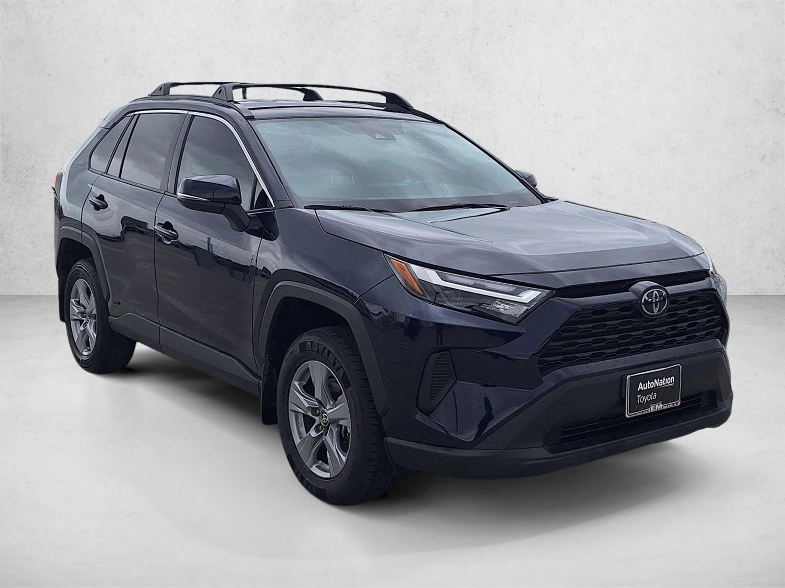 2025 Toyota RAV4 Hybrid XLE photo 4
