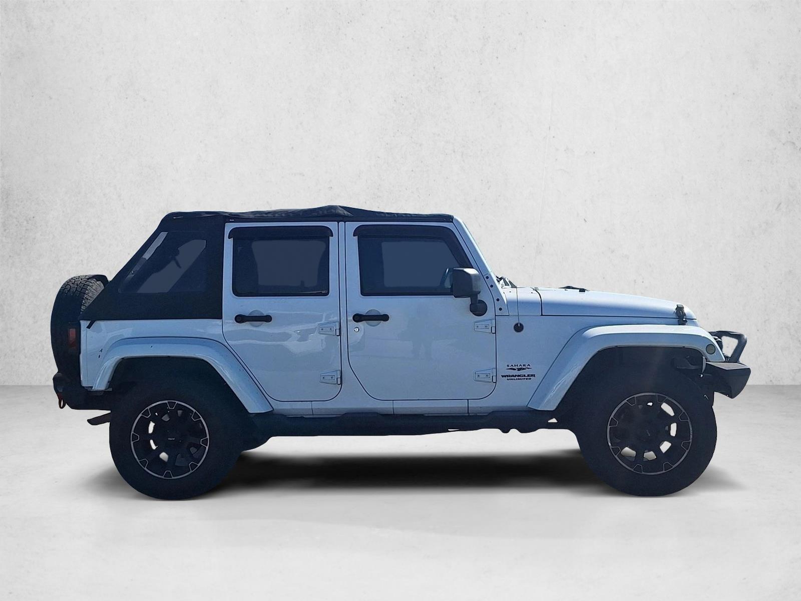 2013 Jeep Wrangler Unlimited Sahara photo 2