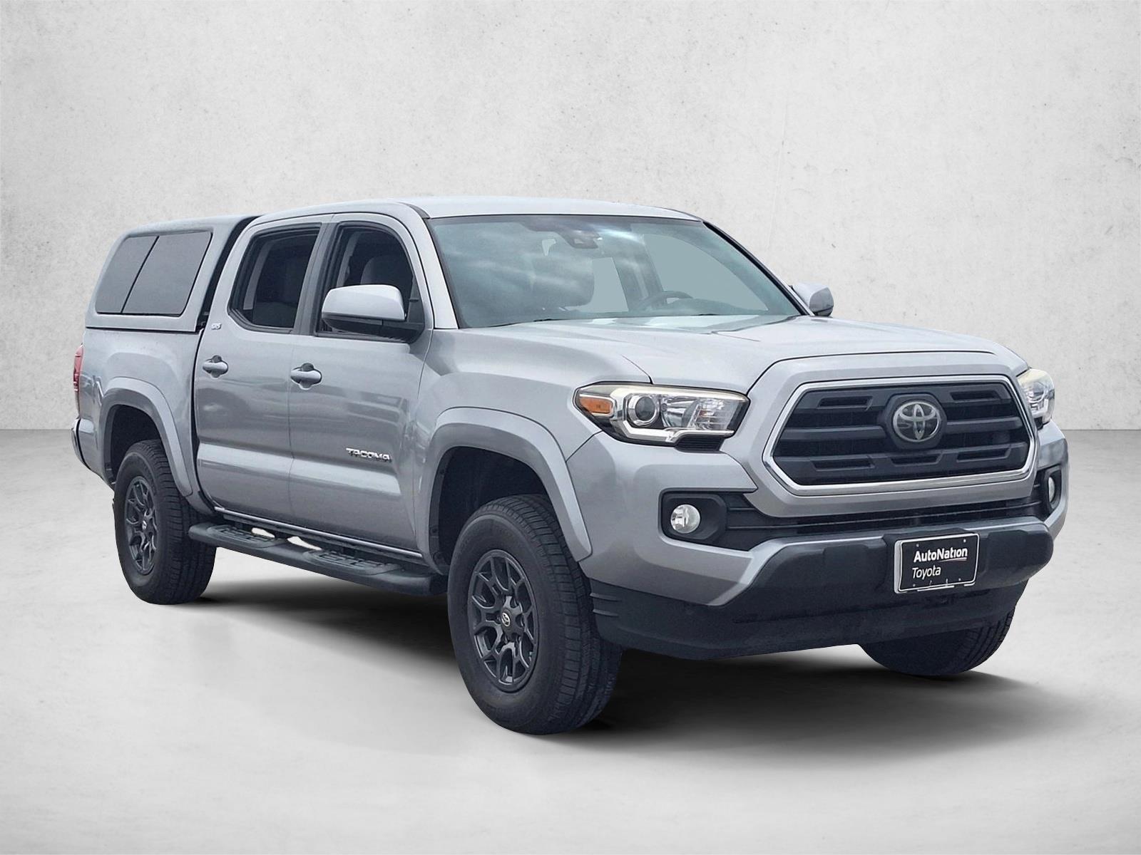 2018 Toyota Tacoma SR5 V6 photo 2