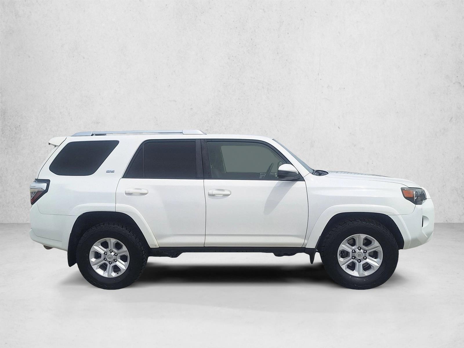 2016 Toyota 4Runner SR5 photo 4