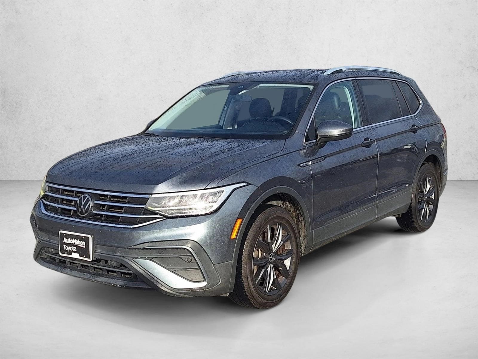 2022 Volkswagen Tiguan SE's photo