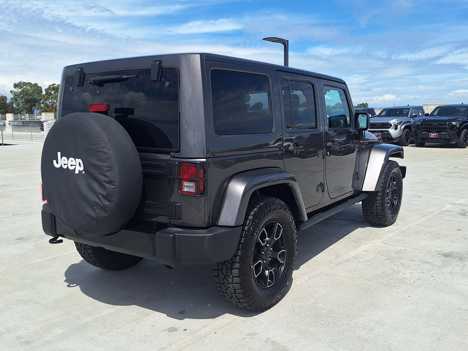 2018 Jeep Wrangler JK Unlimited Sahara 4x4 photo 5