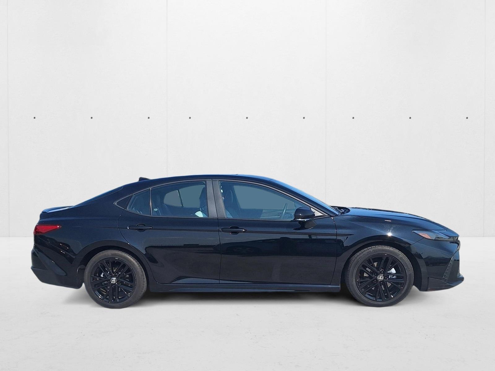 2025 Toyota Camry SE photo 4
