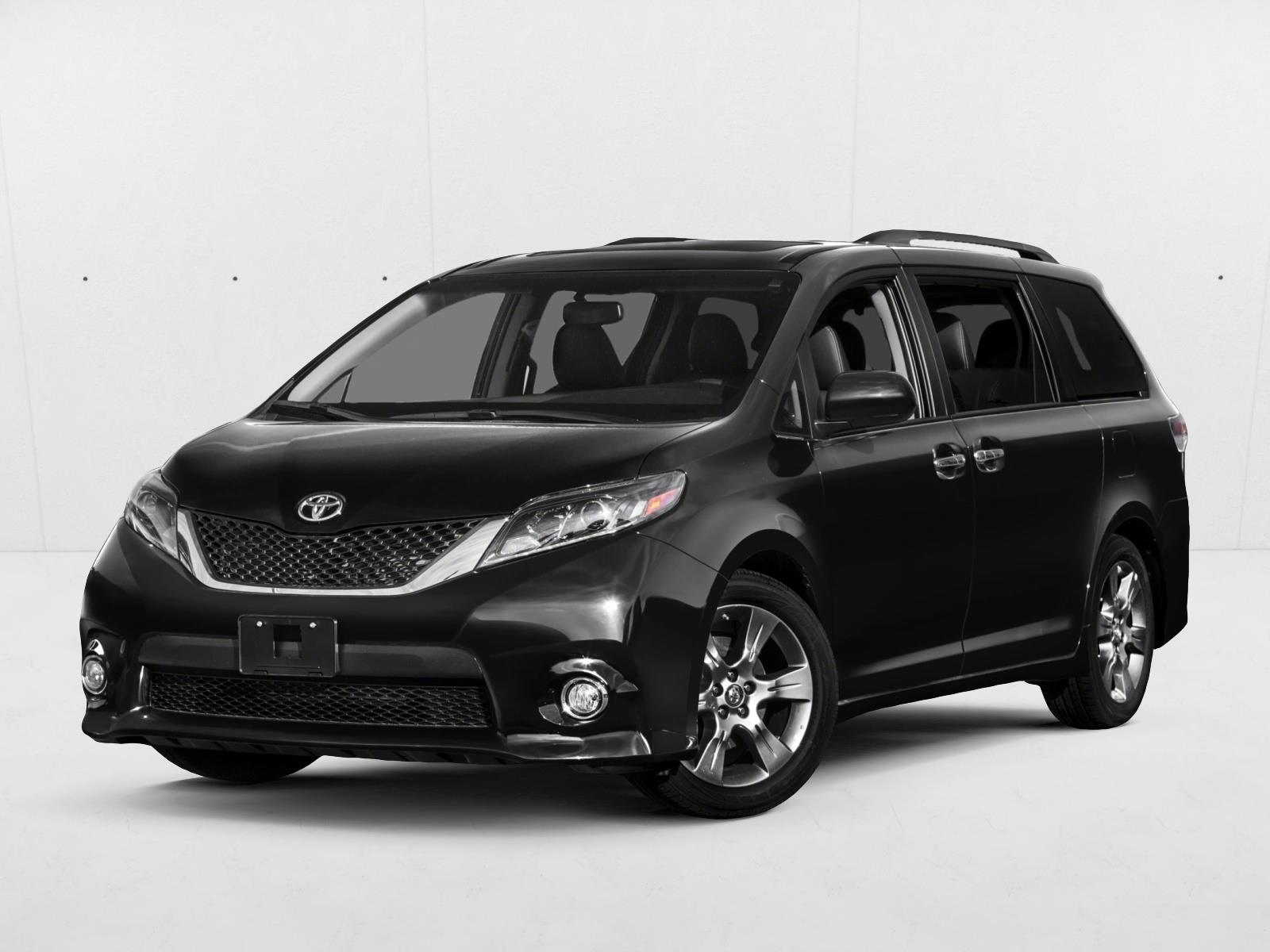 2016 Toyota Sienna SE's photo