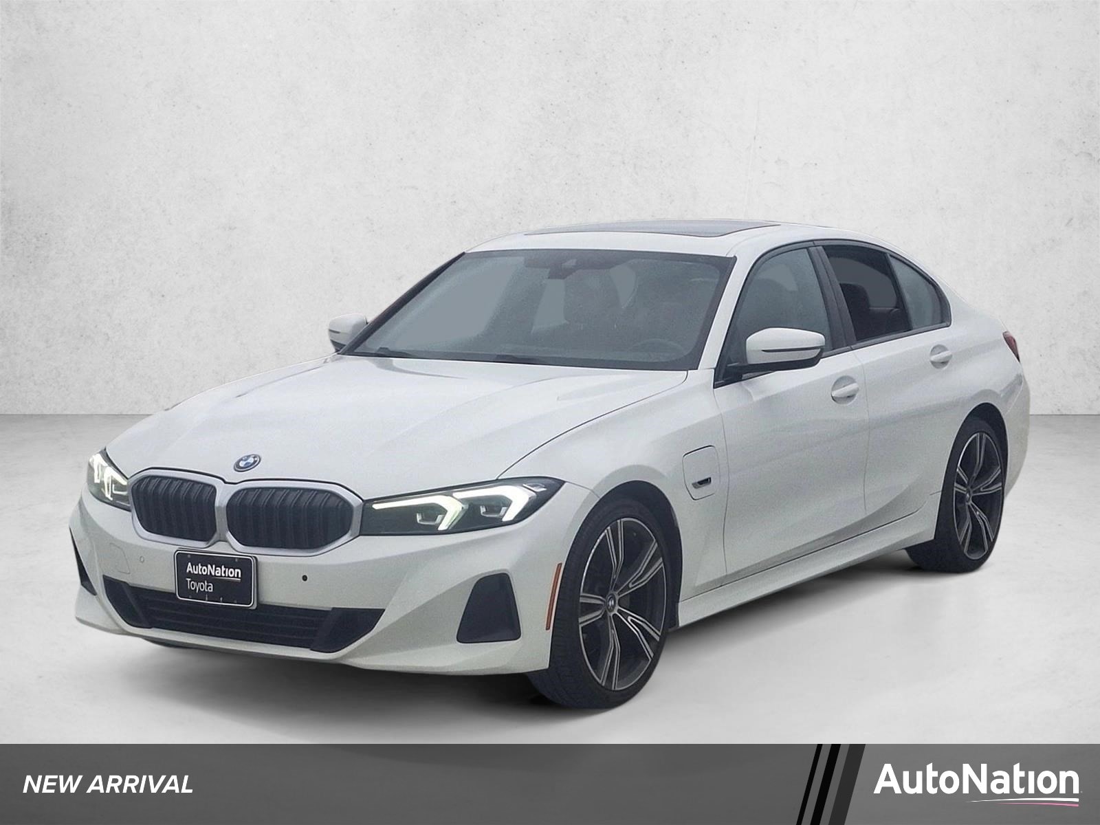 2023 BMW 3 Series 330e Sedan's photo