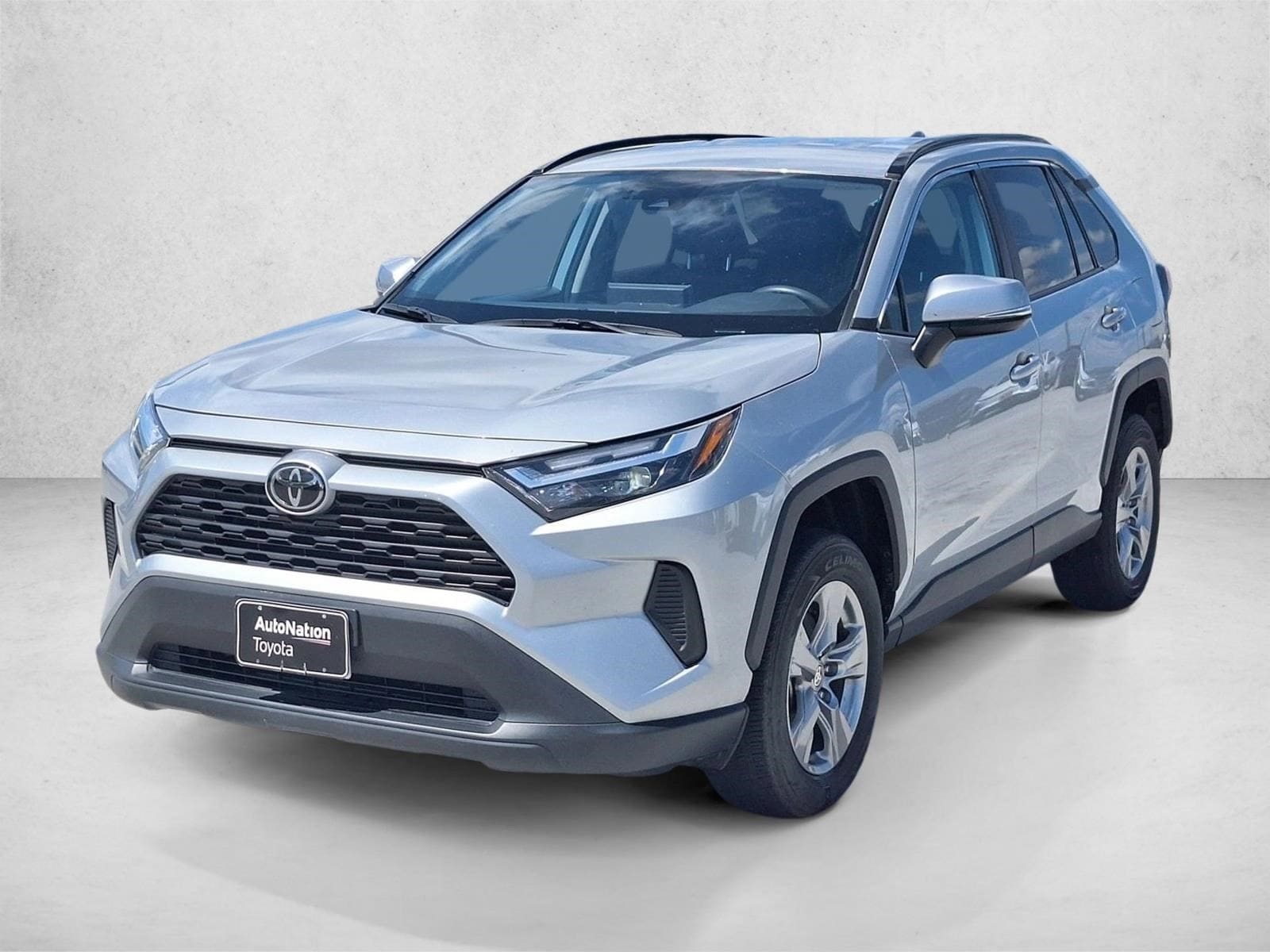 2024 Toyota RAV4 XLE FWD's photo