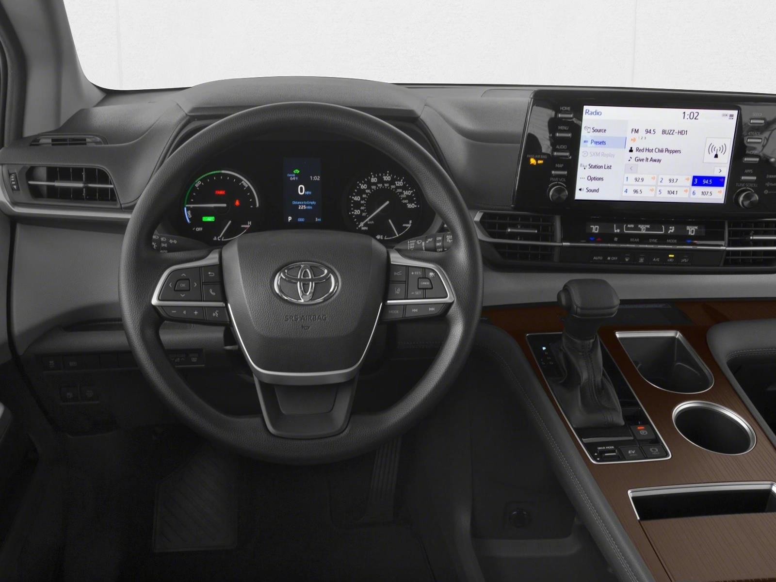 2025 Toyota Sienna LE photo 4
