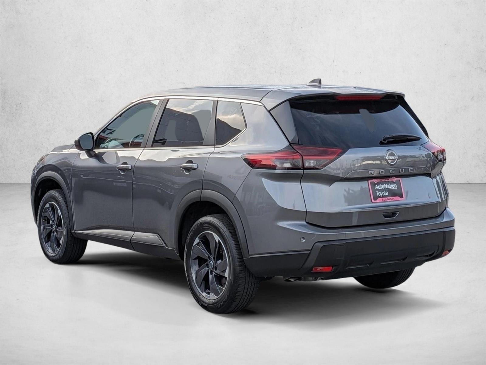 2025 Nissan Rogue SV photo 3