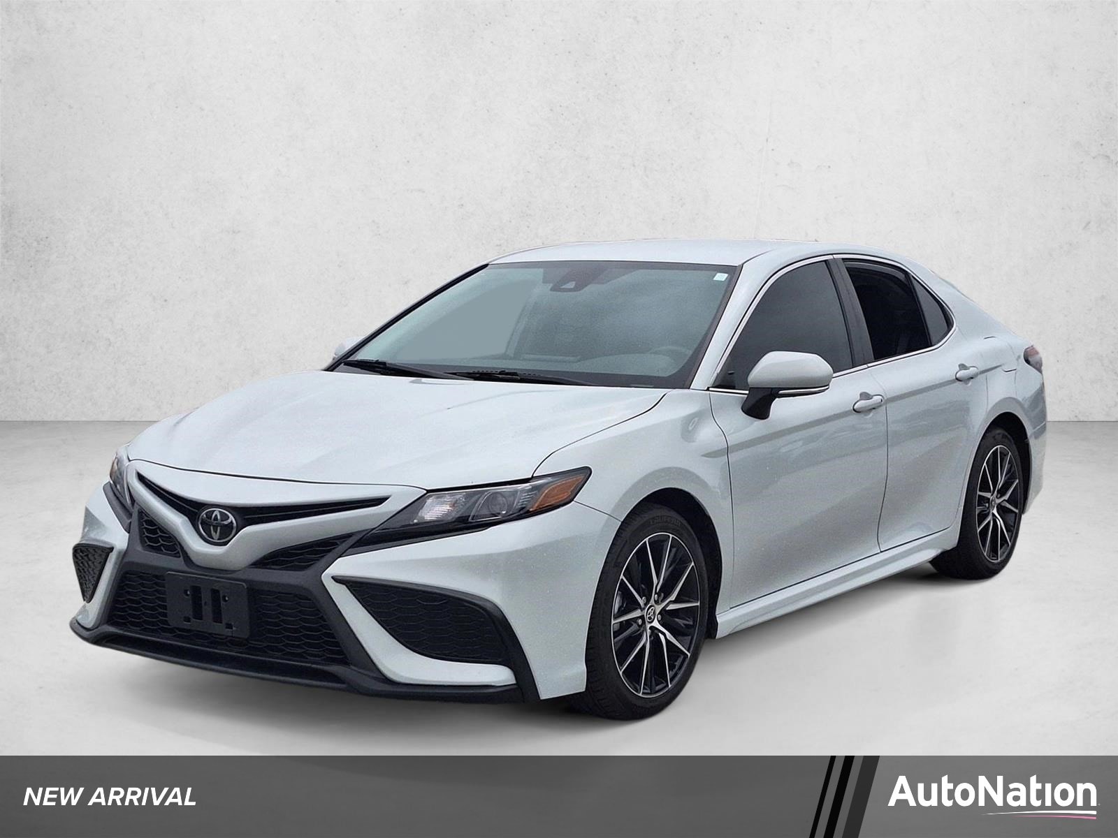 2023 Toyota Camry SE's photo