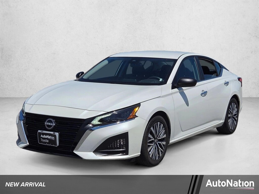 Used 2024 Nissan Altima 2.5 SV Sedan